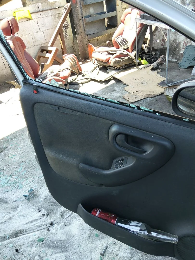 Foto de MANDO ELEVALUNAS DELANTERO IZQUIERDO OPEL CORSA C 1.2 16V CAT (Z 12 XE / LW4) (75 CV / 55 KW)