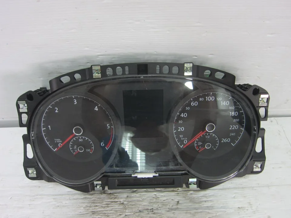 Foto de CUADRO INSTRUMENTOS VOLKSWAGEN GOLF VII BERLINA (BQ1/BE2) 1.6 TDI (116 CV / 85 KW) referencia 5G1920741D