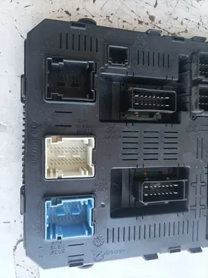 Foto de CAJA RELES / FUSIBLES CITROEN C4 BERLINA 1.6 16V HDi FAP (109 CV / 80 KW) referencia 216761594 foto 5