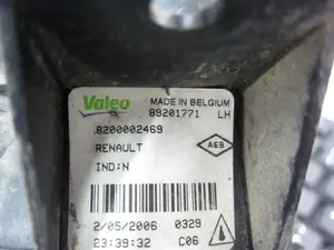 Foto de FARO ANTINIEBLA IZQUIERDO RENAULT ESPACE IV (JK0) 2.0 16V Turbo (170 CV / 125 KW) referencia 8200002469 foto 4