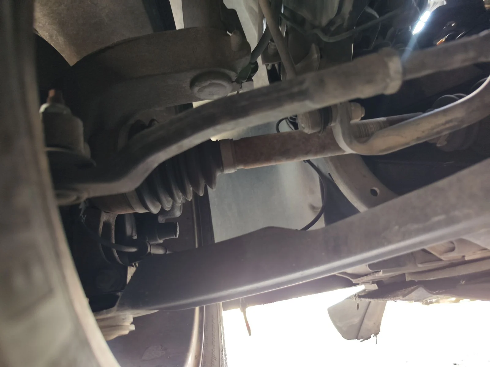 Foto de BRAZO SUSPENSION DELANTERO IZQUIERDO RENAULT MEGANE II COUPE/CABRIO 1.5 dCi Diesel (106 CV / 78 KW)