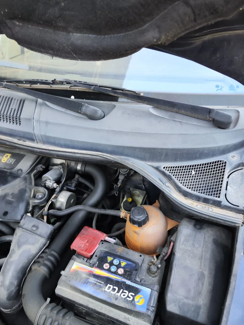 Foto de BRAZO LIMPIA DELANTERO IZQUIERDO RENAULT SCENIC I (JA...) 1.9 dCi Diesel CAT (102 CV / 75 KW) referencia 7701042360