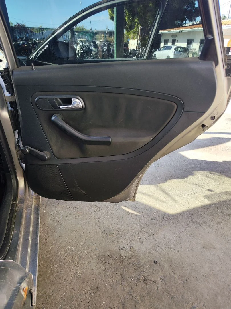 Foto de GUARNECIDO PUERTA TRASERA DERECHA SEAT IBIZA (6L1) 1.9 TDI (101 CV / 74 KW)