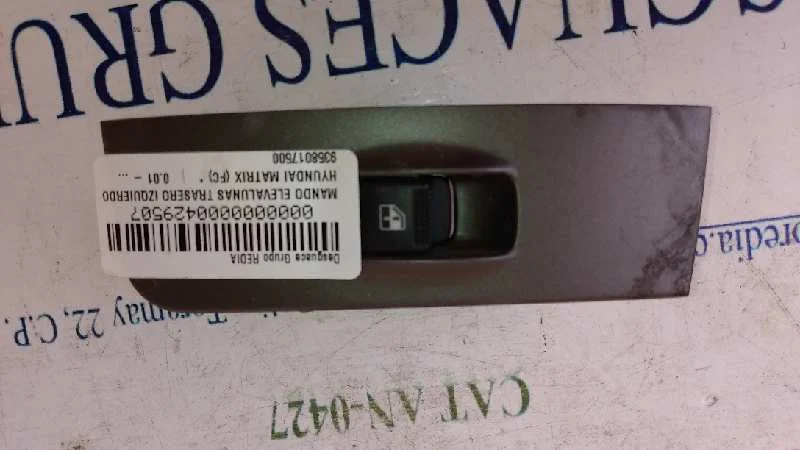 Foto de MANDO ELEVALUNAS TRASERO IZQUIERDO HYUNDAI MATRIX (FC) referencia 9358017500