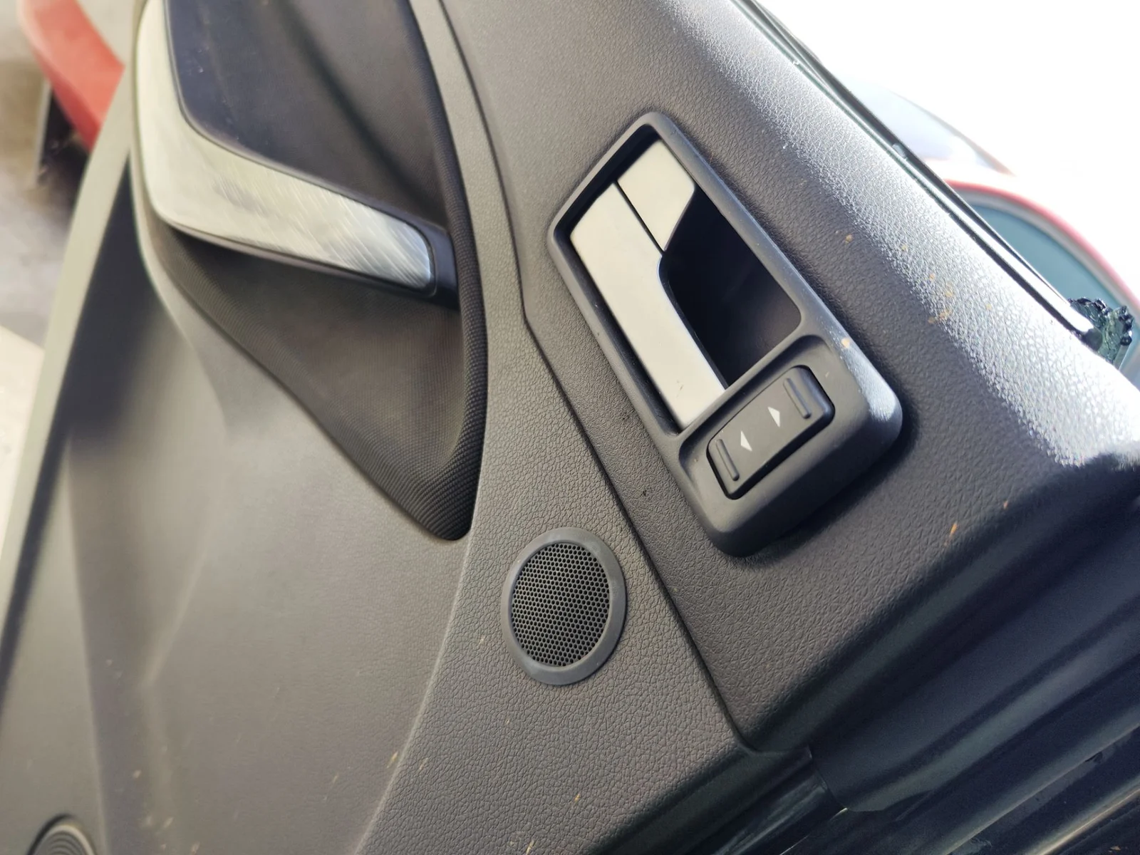 Foto de MANETA INTERIOR TRASERA IZQUIERDA FORD C-MAX (CB3)(2007) 1.8 TDCi Turbodiesel CAT (116 CV / 85 KW) referencia 1470119