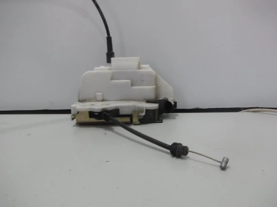 Foto de CERRADURA PUERTA DELANTERA DERECHA CITROEN C3 PLURIEL 1.6 16V CAT (NFU / TU5JP4) (109 CV / 80 KW) referencia 46978780