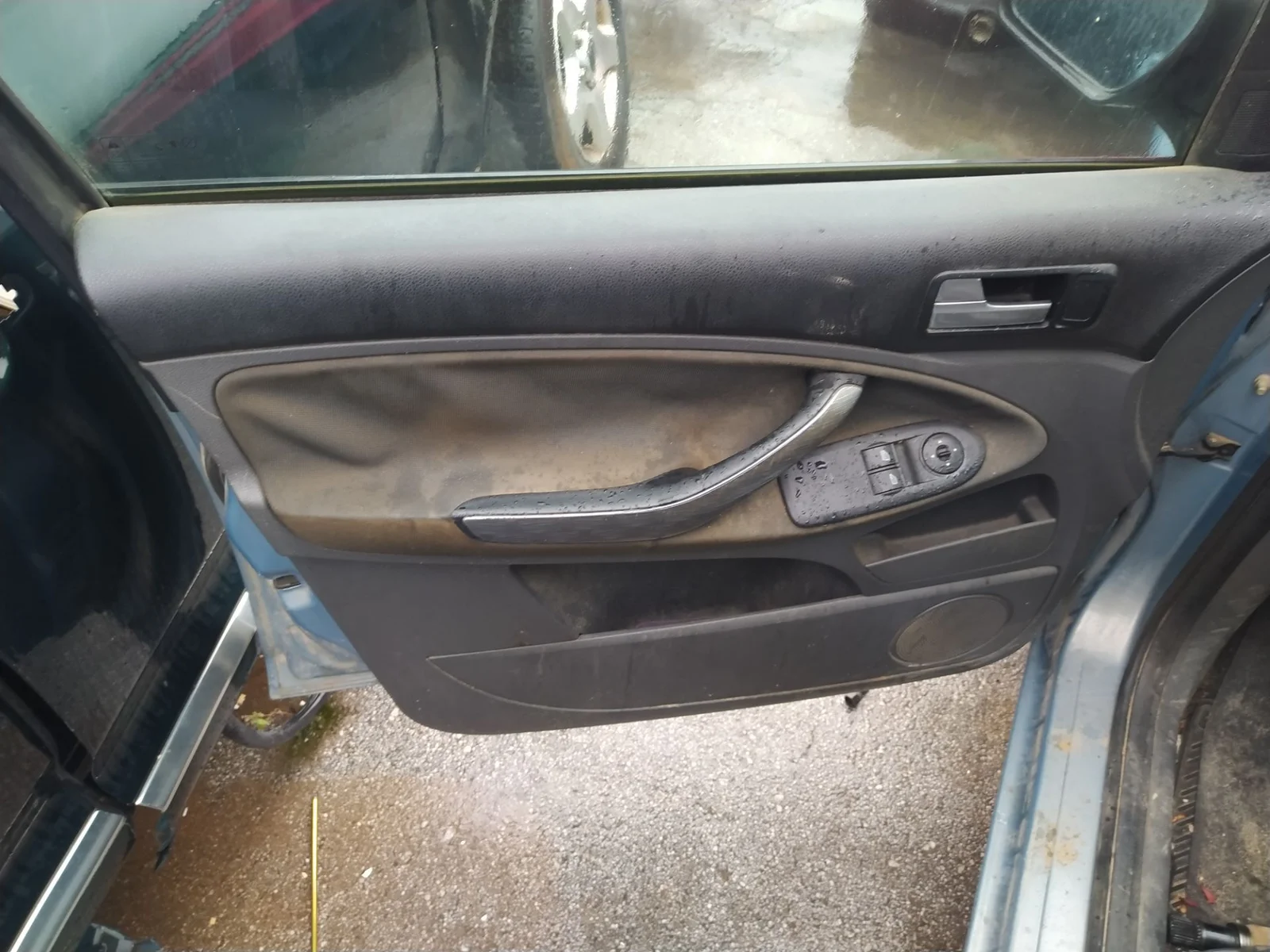 Foto de MANETA INTERIOR DELANTERA IZQUIERDA FORD C-MAX (CB3)(2007) 1.8 TDCi Turbodiesel CAT (116 CV / 85 KW) referencia 1470119