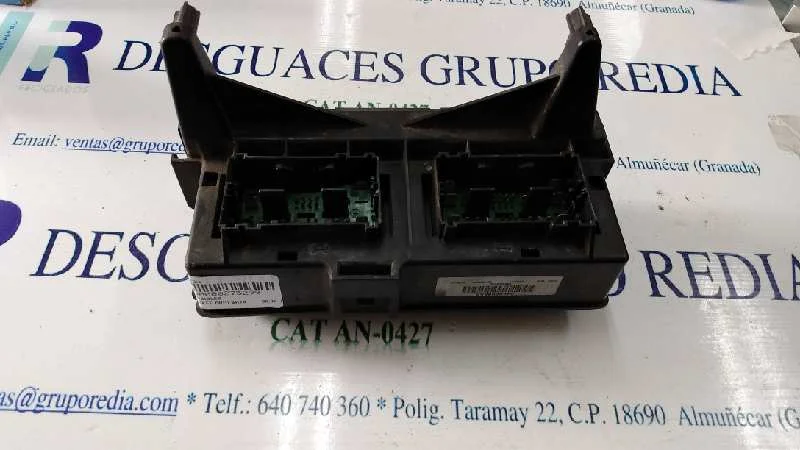 Foto de CAJA RELES / FUSIBLES JEEP GRAND CHEROKEE (WH) 6.1 (426 CV / 313 KW) referencia 04692085AB