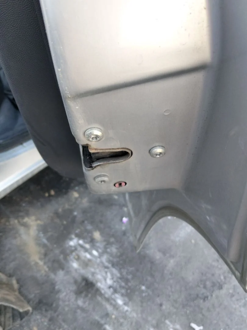 Foto de CERRADURA PUERTA TRASERA DERECHA OPEL CORSA C 1.2 16V CAT (Z 12 XE / LW4) (75 CV / 55 KW)
