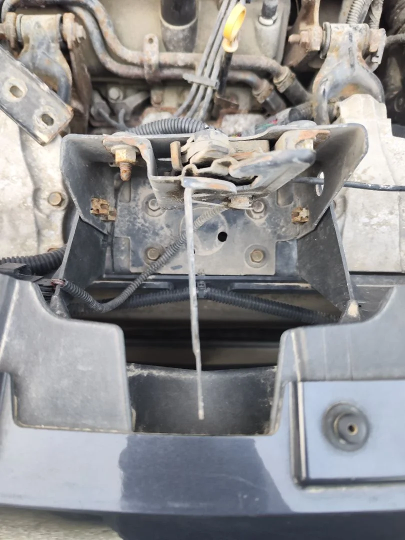 Foto de CERRADURA CAPO CHEVROLET UPLANDER 3.880 cc (243 CV / 181,20 KW)