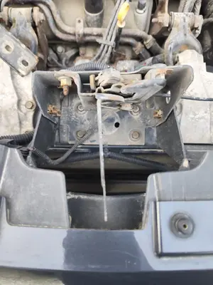Foto de CERRADURA CAPO CHEVROLET UPLANDER 3.880 cc (243 CV / 181,20 KW)