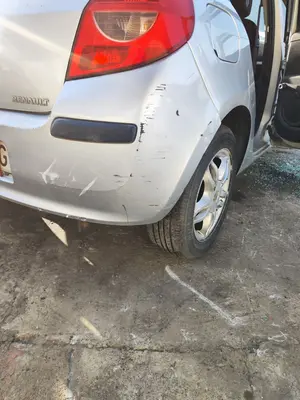 Foto de PARAGOLPES TRASERO RENAULT CLIO III 1.4 16V (98 CV / 72 KW) referencia 7701479250 foto 2