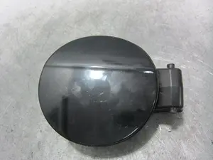 Foto de TAPA EXTERIOR COMBUSTIBLE AUDI A3 SPORTBACK (8PA) 1.9 TDI (105 CV / 77 KW) referencia 8J0010508BP foto 4