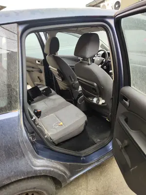 Foto de GOMAS CONTORNO PUERTA FORD FOCUS C-MAX (CAP)(2003) 1.6 TDCi CAT (109 CV / 80 KW)