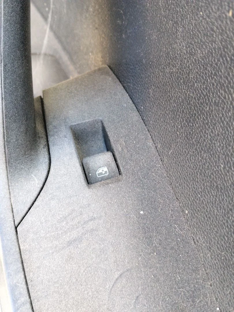 Foto de MANDO ELEVALUNAS DELANTERO DERECHO SEAT ARONA (KJ) 1.6 TDI (116 CV / 85 KW)