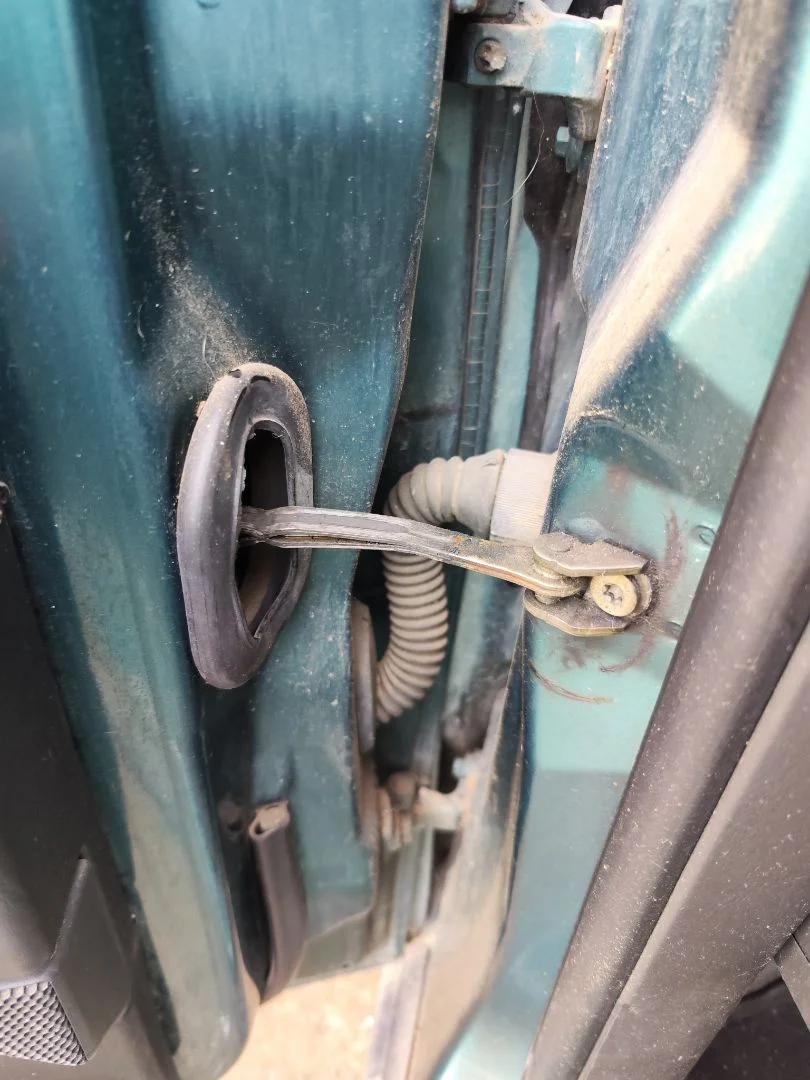 Foto de RETENEDOR PUERTA FORD FOCUS BERLINA (CAK) 1.6 16V CAT (101 CV / 74 KW)