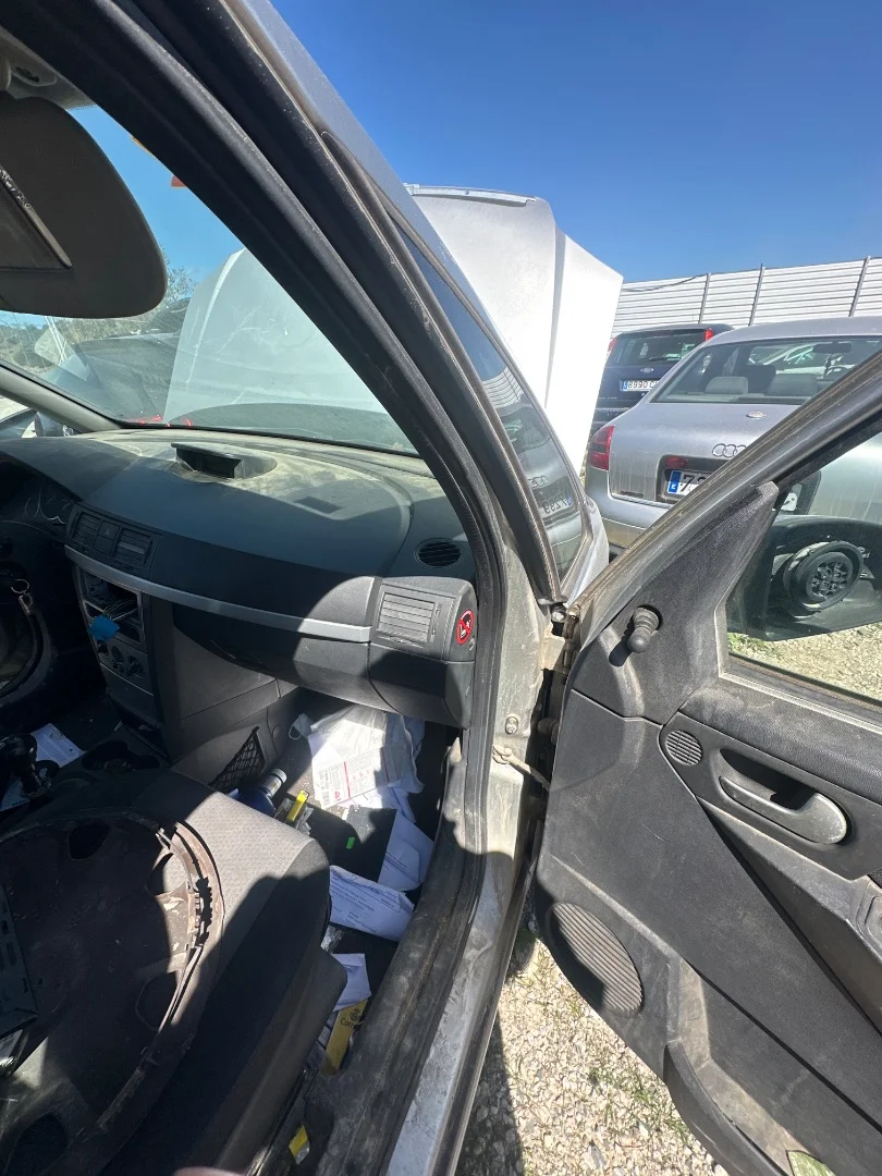 Foto de GOMAS CONTORNO PUERTA OPEL MERIVA 1.6 16V (101 CV / 74 KW)