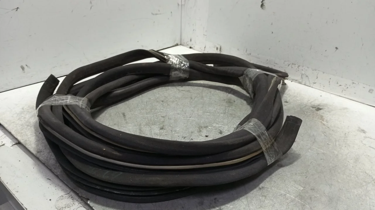 Foto de GOMAS CONTORNO PUERTA MERCEDES-BENZ CLASE E (BM 210) BERLINA 3.0 Turbodiesel CAT (177 CV / 130 KW) referencia 2107200178