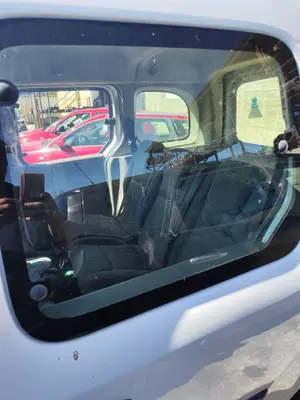 Foto de LUNA TRASERA IZQUIERDA RENAULT KANGOO II (F/KW0) 1.5 dCi Diesel CAT (86 CV / 63 KW) referencia 8200447484