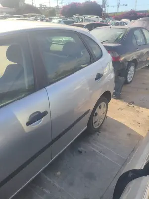 Foto de PUERTA TRASERA IZQUIERDA SEAT IBIZA (6L1) 1.4 16V (75 CV / 55 KW) referencia 6L4833055T