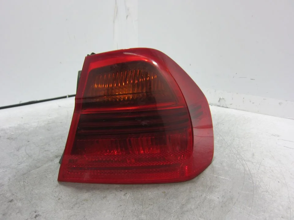 Foto de PILOTO TRASERO DERECHO BMW SERIE 3 BERLINA (E90) 2.0 16V Diesel (163 CV / 120 KW) referencia 6937458