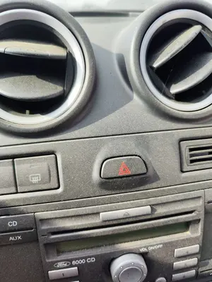 Foto de WARNING FORD FIESTA (CBK) 1.4 TDCi CAT (68 CV / 50 KW)
