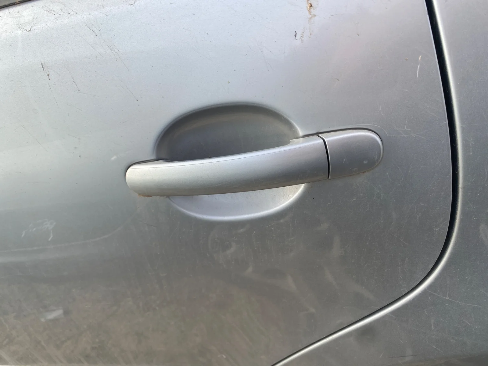 Foto de MANETA EXTERIOR TRASERA IZQUIERDA VOLKSWAGEN POLO IV (9N3) 1.4 FSI (86 CV / 63 KW)