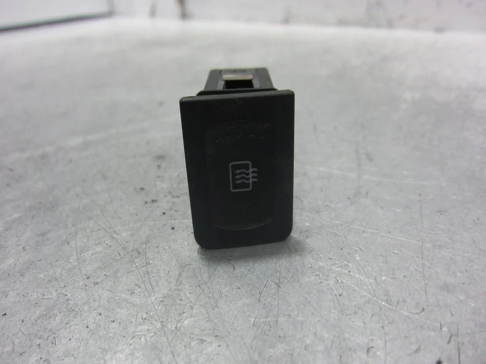 Foto de INTERRUPTOR VOLKSWAGEN GOLF IV BERLINA (1J1)(10.1997) 1.6 16V (105 CV / 77 KW) referencia 1J0959621C