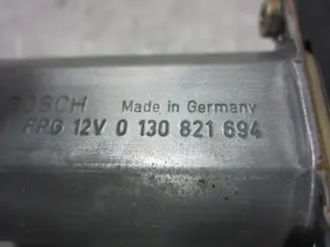 Foto de MOTOR ELEVALUNAS DELANTERO DERECHO VOLKSWAGEN PASSAT BERLINA (3B3) 1.9 TDI (131 CV / 96 KW) referencia 0130821694 foto 4