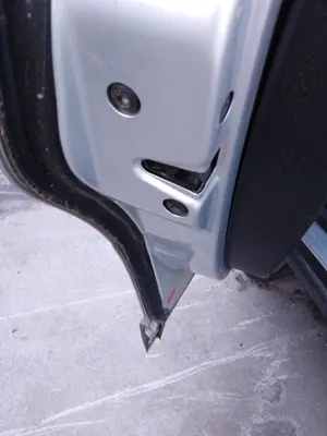 Foto de CERRADURA PUERTA TRASERA IZQUIERDA VOLKSWAGEN PASSAT BERLINA (3B3) 1.9 TDI (131 CV / 96 KW)