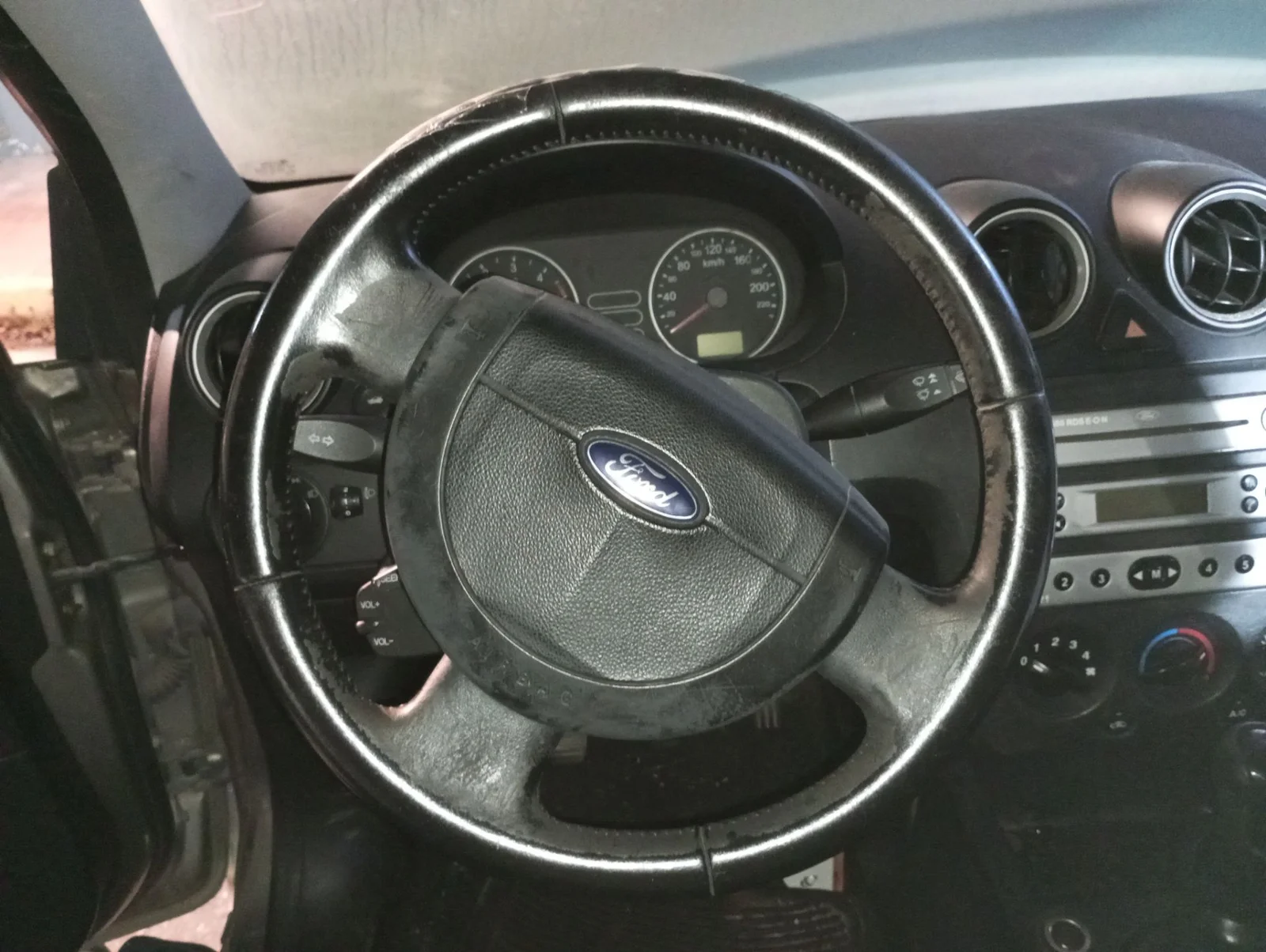 Foto de VOLANTE FORD FIESTA (CBK) 1.4 TDCi CAT (68 CV / 50 KW) referencia 1232942