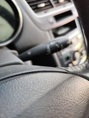 Foto de MANDO MULTIFUNCION PEUGEOT 5008 1.6 HDi FAP CAT (9HZ / DV6TED4) (109 CV / 80 KW) foto 2