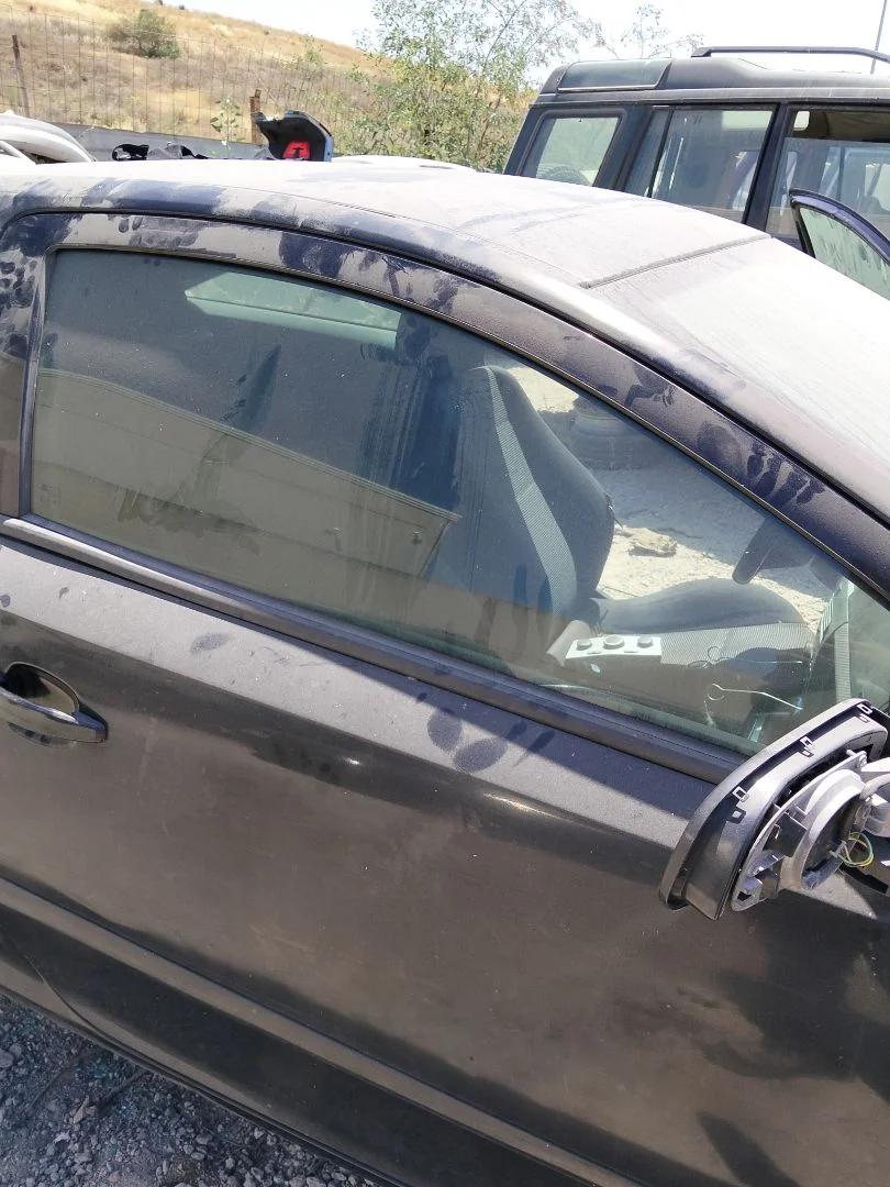 Foto de LUNA DELANTERA DERECHA OPEL ASTRA H GTC 1.9 CDTI (120 CV / 88 KW)