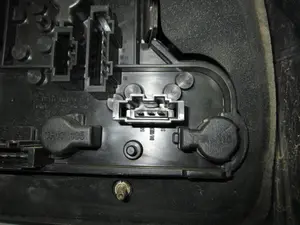 Foto de PILOTO TRASERO IZQUIERDO VOLKSWAGEN GOLF III (1H1)(11.1991) 1.9 TDI (90 CV / 66 KW) referencia 1H6945257 foto 8