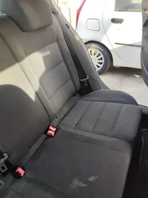 Foto de ASIENTO TRASERO MEDIO VOLKSWAGEN GOLF V (1K1)(10.2003) 1.4 16V TSI (170 CV / 125 KW) foto 4