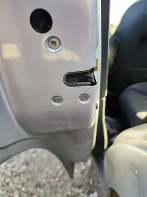 Foto de CERRADURA PUERTA TRASERA IZQUIERDA CITROEN C3 1.4  (73 CV / 54 KW)