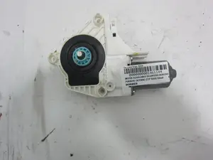 Foto de MOTOR ELEVALUNAS DELANTERO DERECHO PORSCHE CAYENNE (TIPO 92A) referencia 8K0959802B foto 1