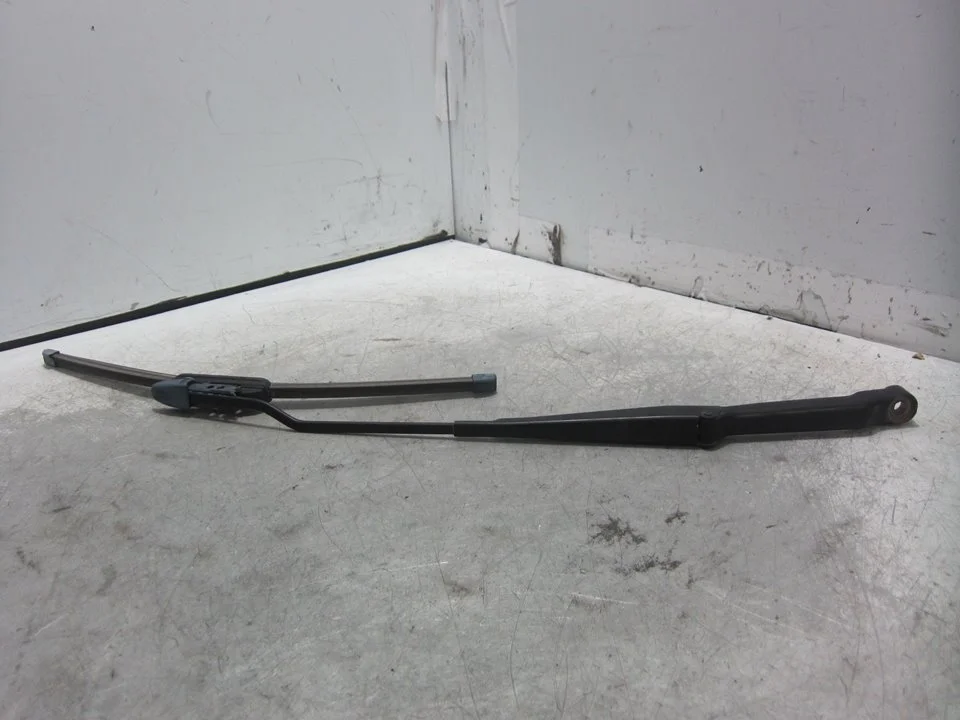 Foto de BRAZO LIMPIA DELANTERO DERECHO VOLKSWAGEN POLO IV (9N1) 1.9 SDI (64 CV / 47 KW) referencia 6N1955410
