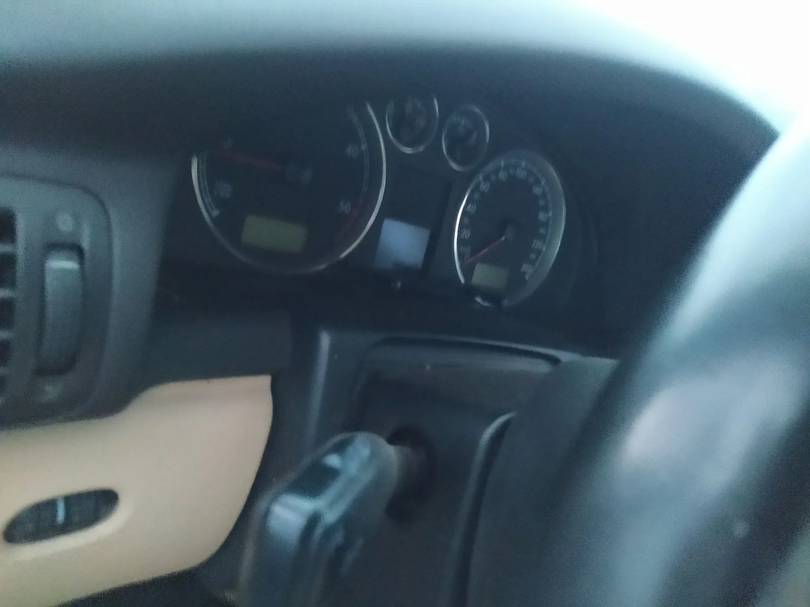 Foto de CUADRO INSTRUMENTOS VOLKSWAGEN PASSAT BERLINA (3B3) 1.9 TDI (131 CV / 96 KW) referencia 3B0920829AV
