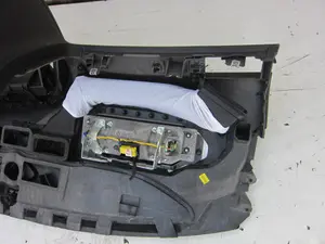 Foto de SALPICADERO AUDI A6 BERLINA (4F2) 4.2 V8 40V (335 CV / 246 KW) referencia 4F0857067A foto 4