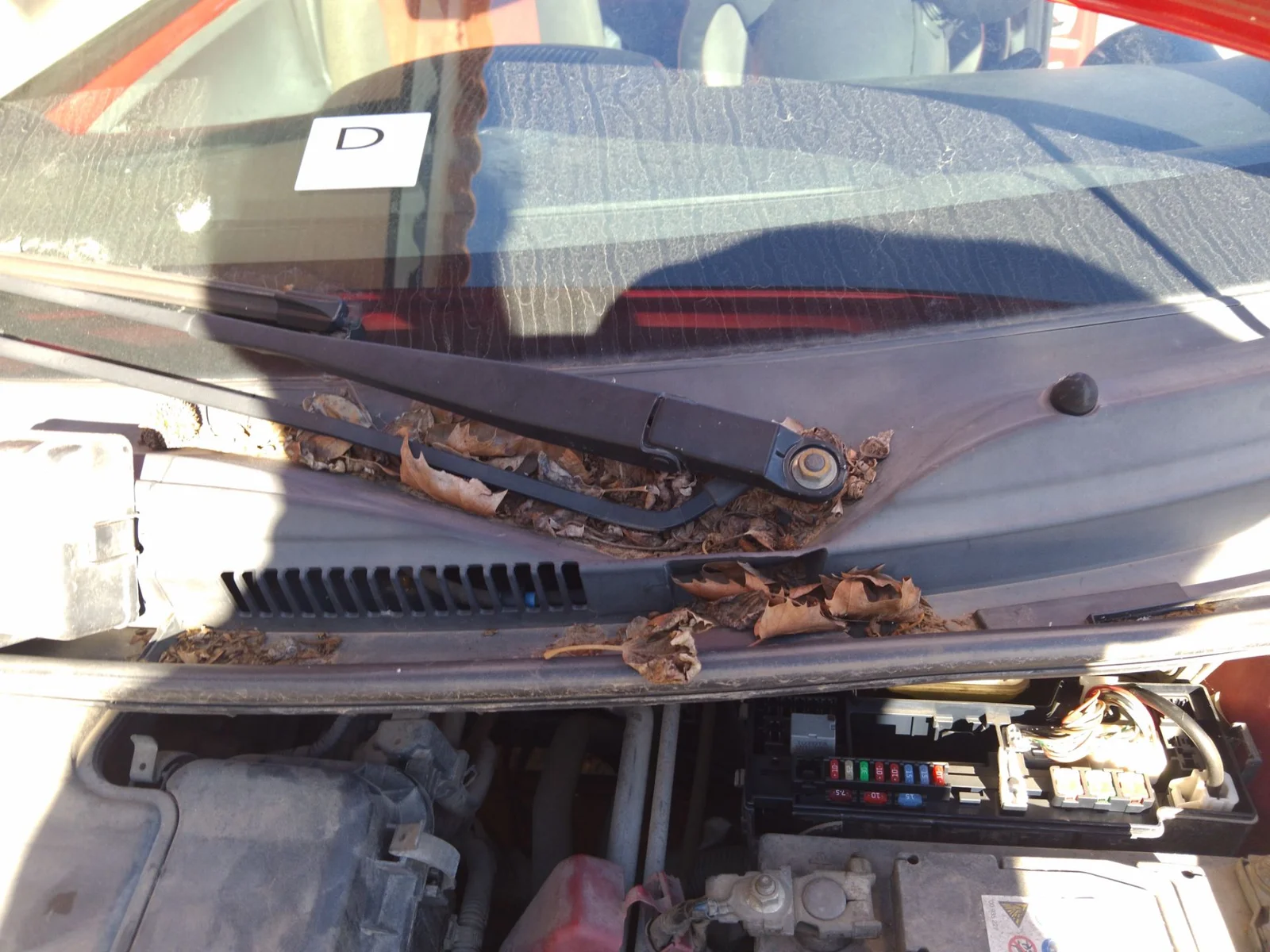 Foto de MOTOR LIMPIA DELANTERO PEUGEOT 107 1.0 CAT (384F) (68 CV / 50 KW)
