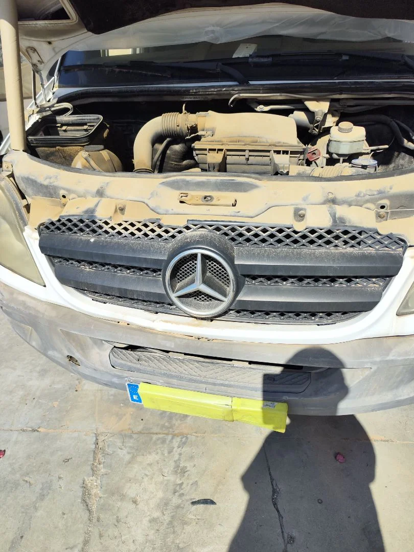 Foto de REJILLA DELANTERA MERCEDES-BENZ SPRINTER II FURGÓN 2.1 CDI CAT (88 CV / 65 KW)