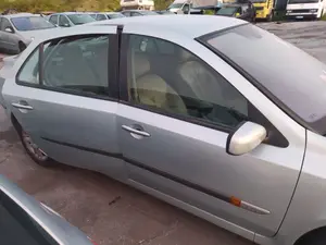 Foto de PUERTA TRASERA DERECHA RENAULT LAGUNA II (BG0) 2.2 dCi Turbodiesel (150 CV / 110 KW) referencia 7751472441