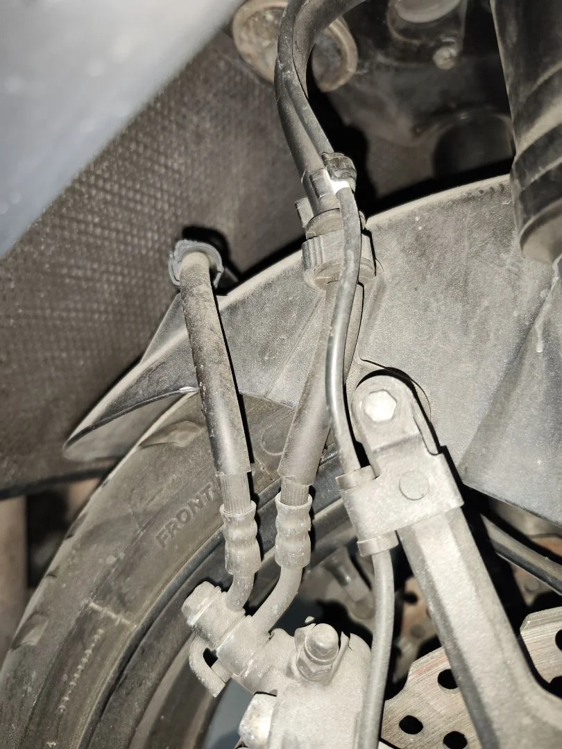 Foto de LATIGUILLO FRENO KAWASAKI ZZR 1400 1441 cm3 - 147.2 kW (0 CV / 0 KW)