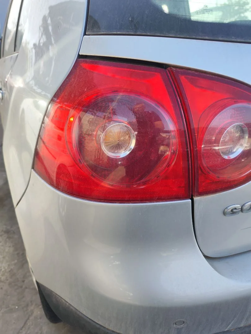 Foto de PILOTO TRASERO IZQUIERDO VOLKSWAGEN GOLF V (1K1)(10.2003) 1.4 16V TSI (170 CV / 125 KW) referencia 1K6945095AA