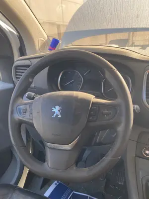 Foto de VOLANTE PEUGEOT EXPERT FURGÓN