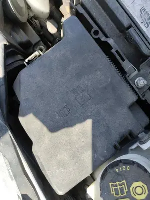 Foto de CAJA RELES / FUSIBLES FORD FIESTA (CNN) 1.5 TDCi CAT (75 CV / 55 KW) referencia 7154595030 foto 3