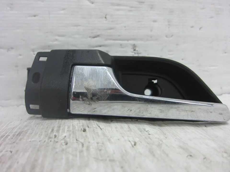 Foto de MANETA INTERIOR DELANTERA IZQUIERDA OPEL ASTRA H BERLINA 1.7 16V CDTI (101 CV / 74 KW) referencia 68404