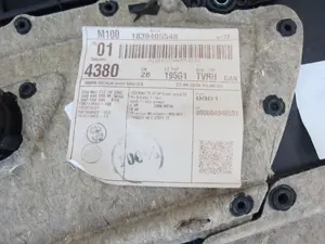 Foto de GUARNECIDO PUERTA TRASERA DERECHA VOLKSWAGEN GOLF VII BERLINA (BQ1/BE2) 1.6 TDI (116 CV / 85 KW) referencia 5G4867826J foto 6