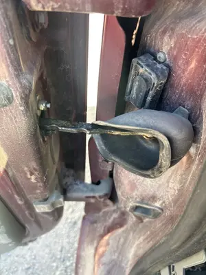 Foto de RETENEDOR PUERTA RENAULT TRAFIC II FURGÓN 2.5 dCi Diesel CAT (135 CV / 99 KW) referencia 7700311823